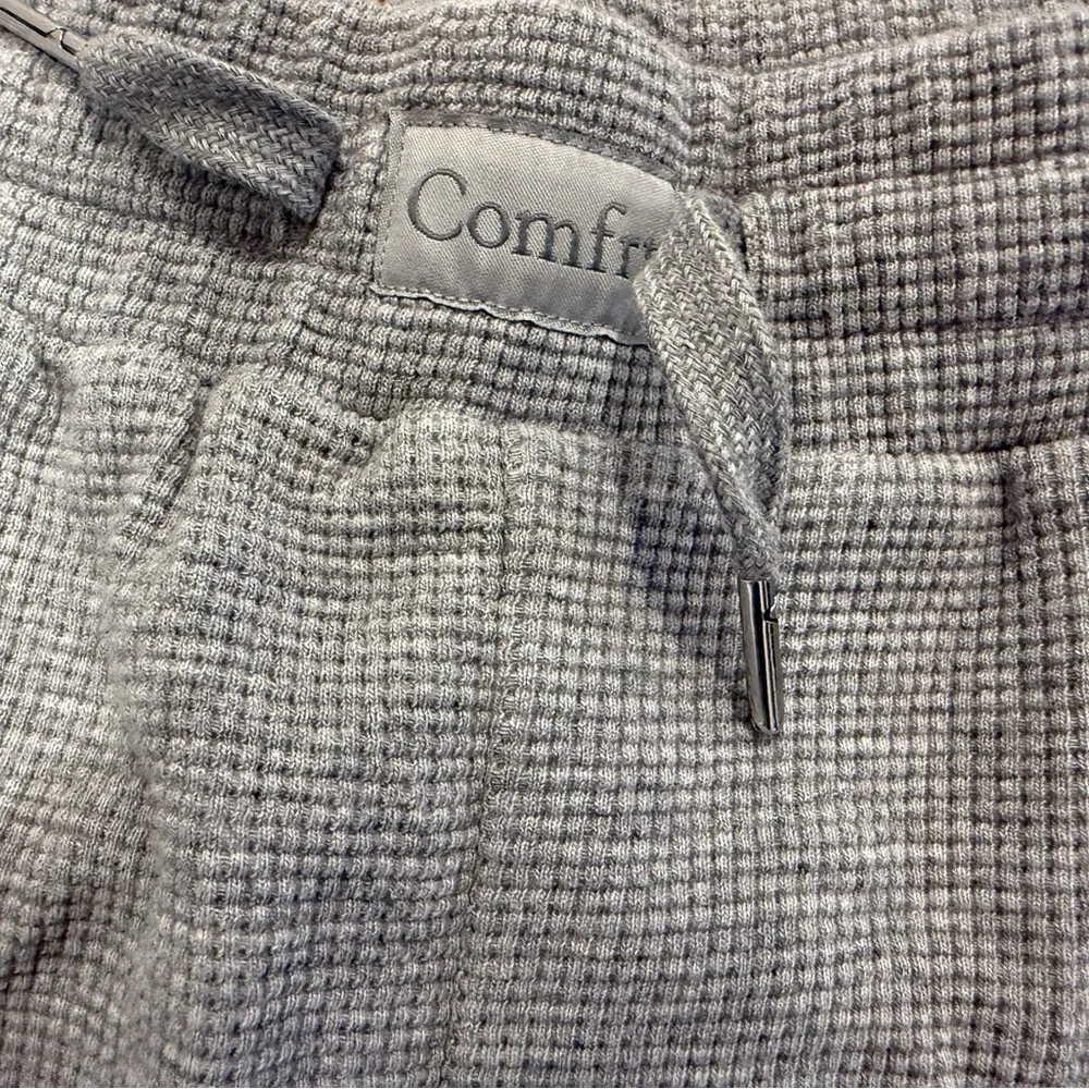 Comfrt Women's Plus Size Athletic Gray Knit Shorts - Picture 3 of 7
